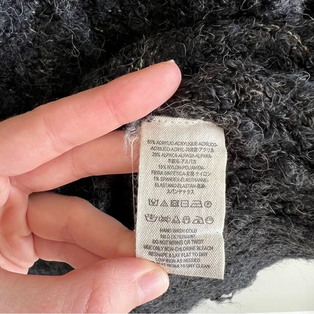 Free People Oversized Bouclé V-Neck Cardigan Size M Gray Pockets Boho Alpaca